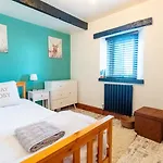 Wilsons - Cosy Based In The District