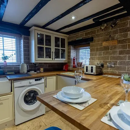 Wilsons - Cosy Based In The District