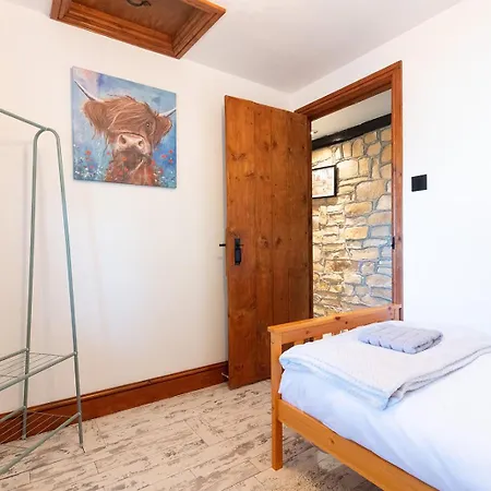 Wilsons - Cosy Based In The District